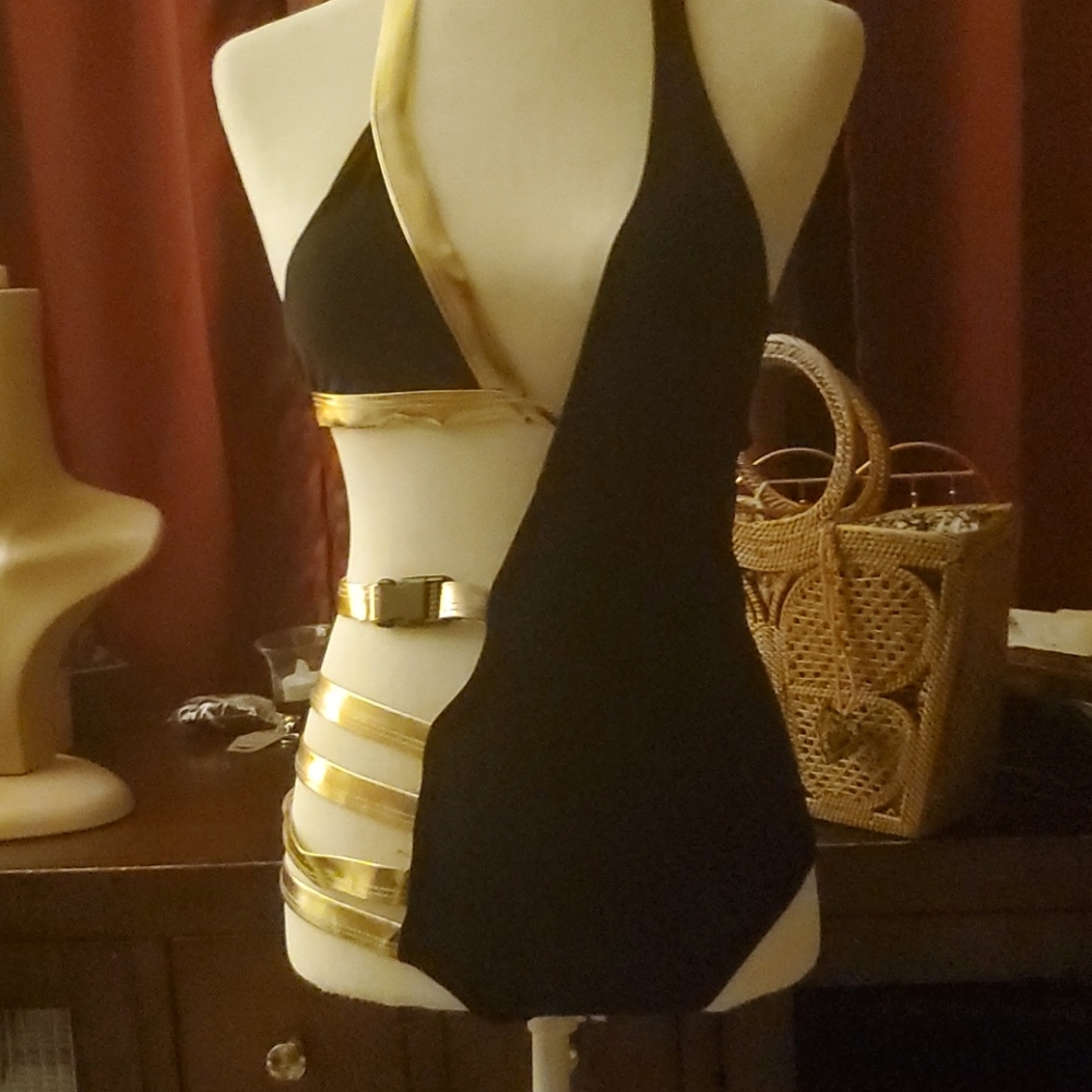 Sampling stunning one piece aa unique as you